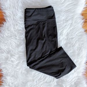 Victoria's Secret Black Cropped Yoga Pants